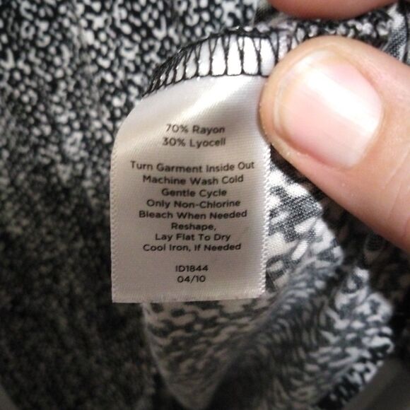 Talbot's Size M Shirt 3/4 Sleeve Black And White All Over Print - Picture 4 of 8